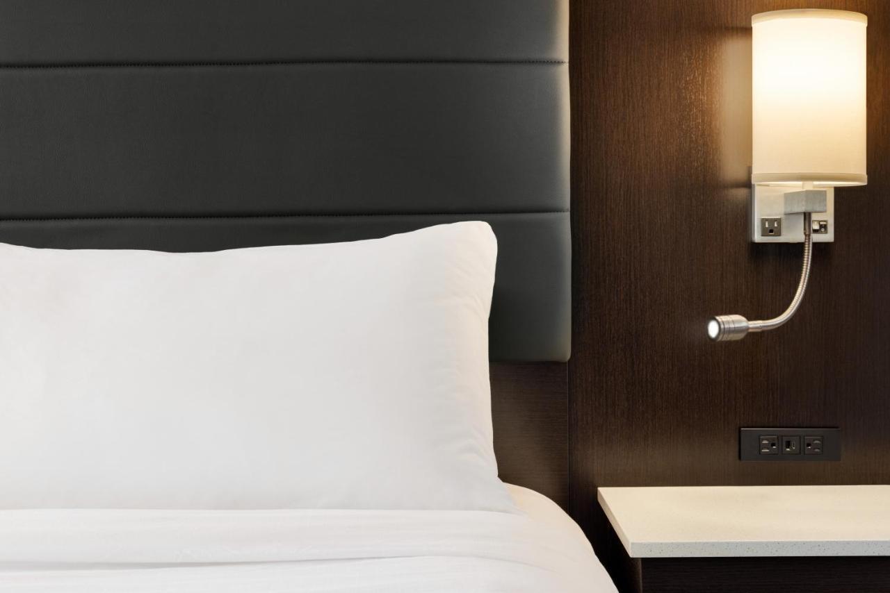 Crowne Plaza Downtown By Ihg Hotel 4*