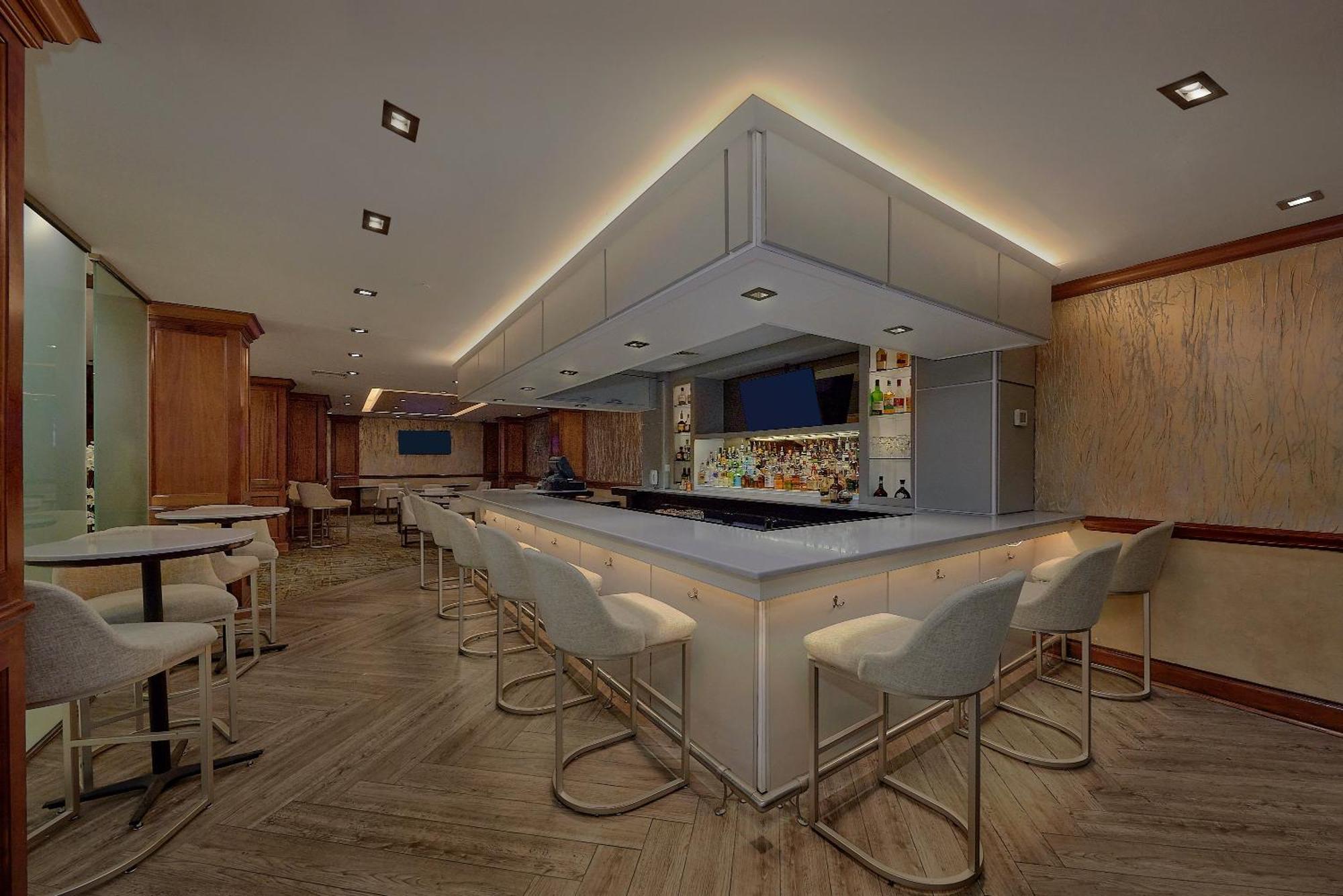 Hotel Crowne Plaza Downtown By Ihg 4*